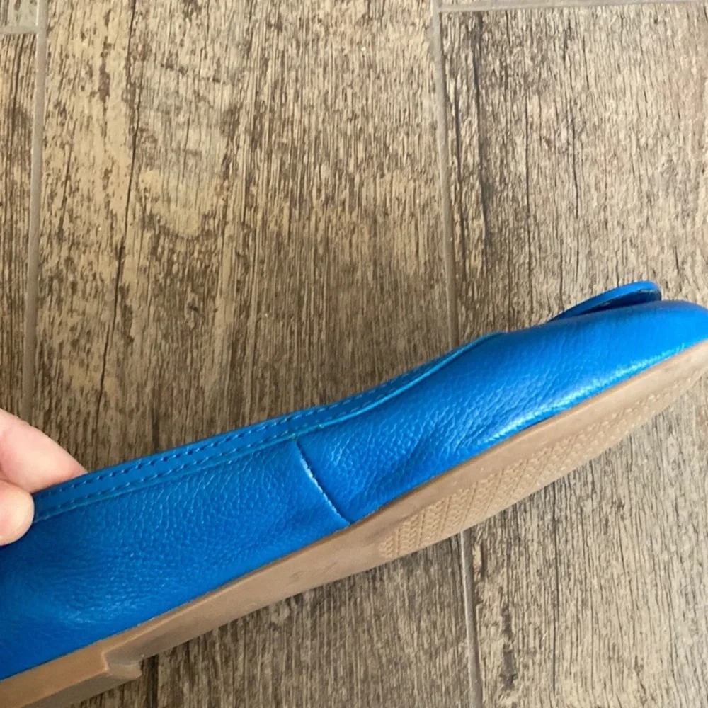 Tory Burch Blue Leather Flats with Logo Medallion - Picture 5 of 5